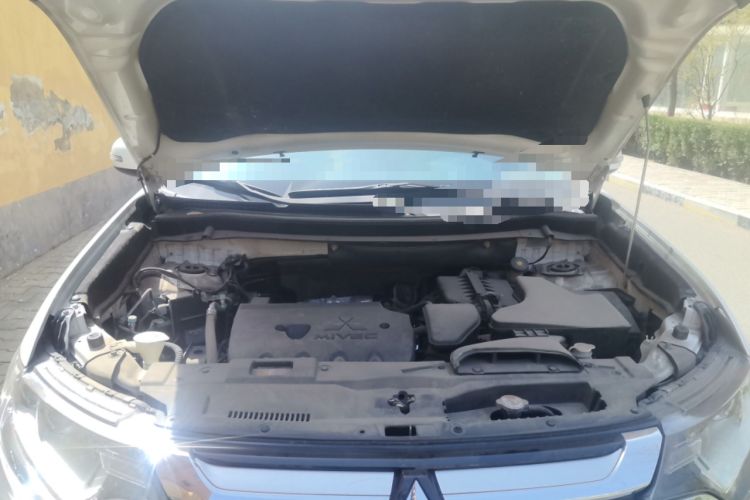 Used Mitsubishi Outlander 2016 2.4L 4x4 Elite Edition 5 Seats Engine Bay