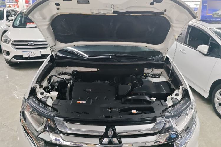 Used Mitsubishi Outlander 2016 2.4L 4x4 Elite Edition 7-Seater Engine Bay