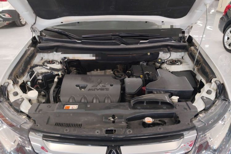 Used Mitsubishi Outlander 2016 2.4L 4x4 Elite Edition 7-Seater Engine Bay