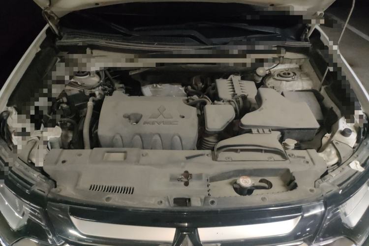 Used Mitsubishi Outlander 2016 2.4L 4x4 Elite Edition 5 Seats Engine Bay