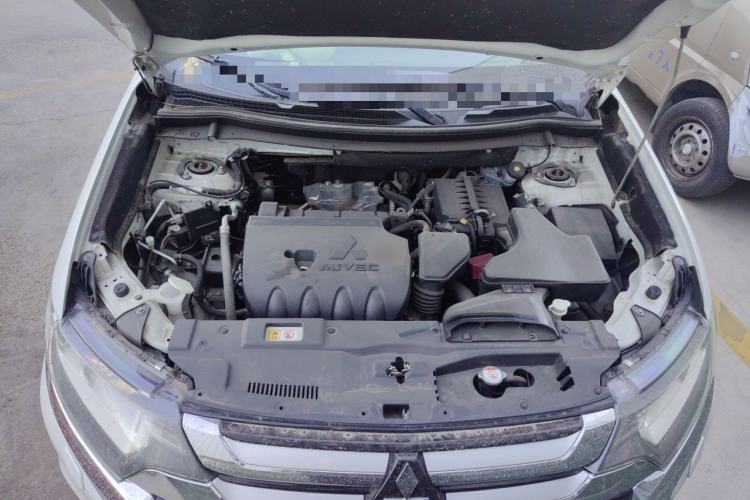 Used Mitsubishi Outlander 2016 2.4L 4x4 Elite Edition 5 Seats Engine Bay