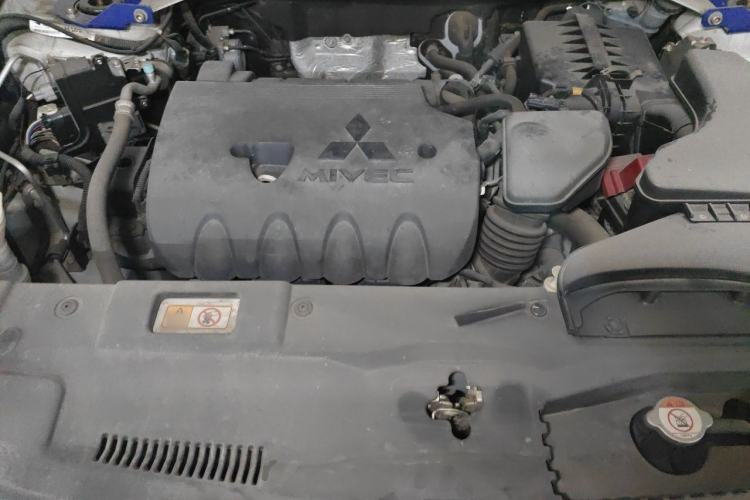 Used Mitsubishi Outlander 2016 2.4L 4x4 Luxury Edition 7-Seater Engine Bay