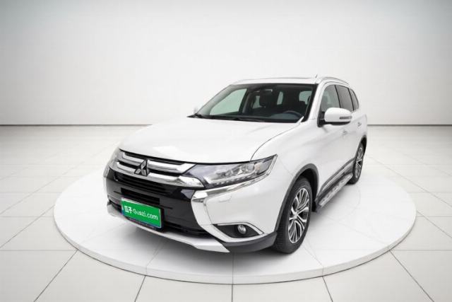 Ojetý Mitsubishi Outlander 2016 2.4L 4x4 Luxury Edition 7-Seater