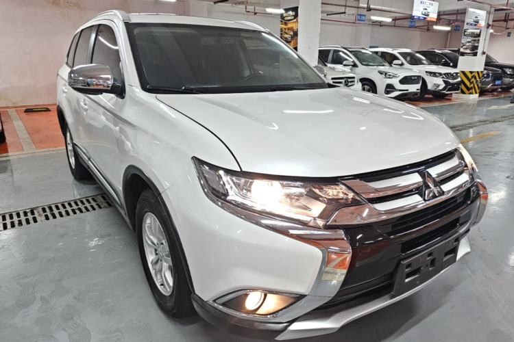 Used Mitsubishi Outlander 2016 2.0L Two-Wheel Drive Value Edition 5 Seats Exterior 1