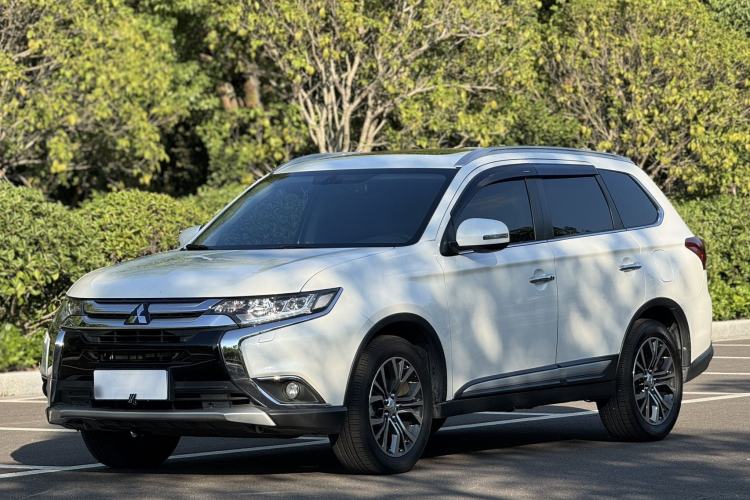 Used Mitsubishi Outlander 2016 2.4L 4x4 Elite Edition 5 Seats Exterior 1