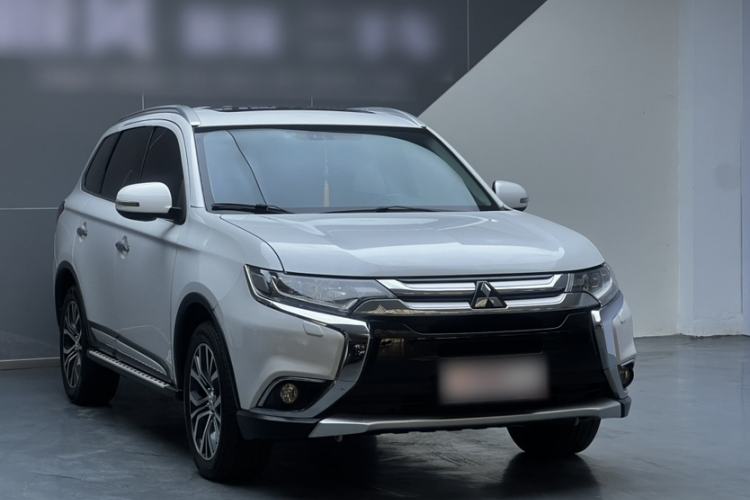 Used Mitsubishi Outlander 2016 2.4L 4x4 Elite Edition 5 Seats Exterior 1