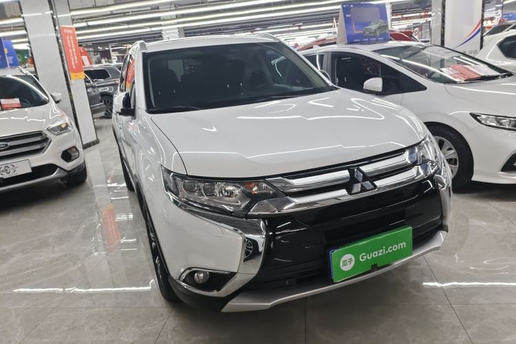 Used Mitsubishi Outlander 2016 2.4L 4x4 Elite Edition 7-Seater Exterior 1