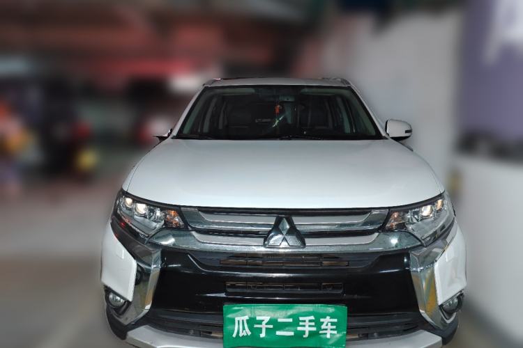Used Mitsubishi Outlander 2016 2.4L 4x4 Luxury Edition 7-Seater Exterior 1