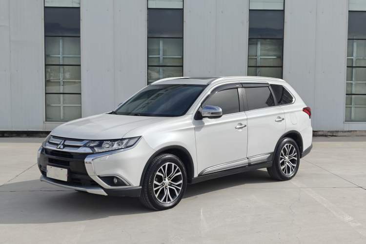 Used Mitsubishi Outlander 2016 2.4L 4x4 Elite Edition 5 Seats Exterior 1