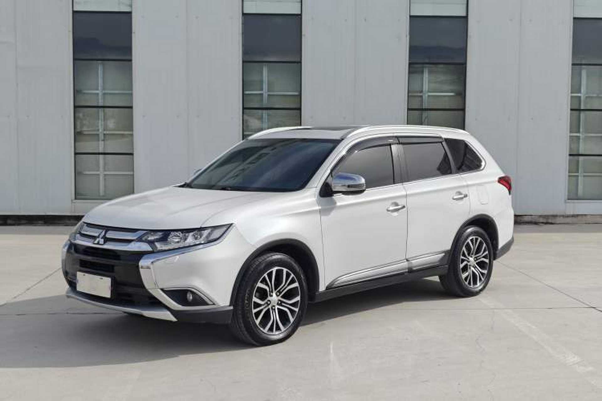 Used Mitsubishi Outlander 2016 2.4L 4x4 Elite Edition 5 Seats Exterior 1