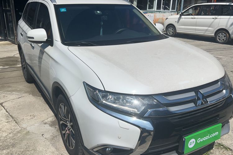 Used Mitsubishi Outlander 2016 2.4L 4x4 Elite Edition 5 Seats Exterior 2