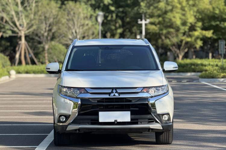 Used Mitsubishi Outlander 2016 2.4L 4x4 Elite Edition 5 Seats Exterior 2