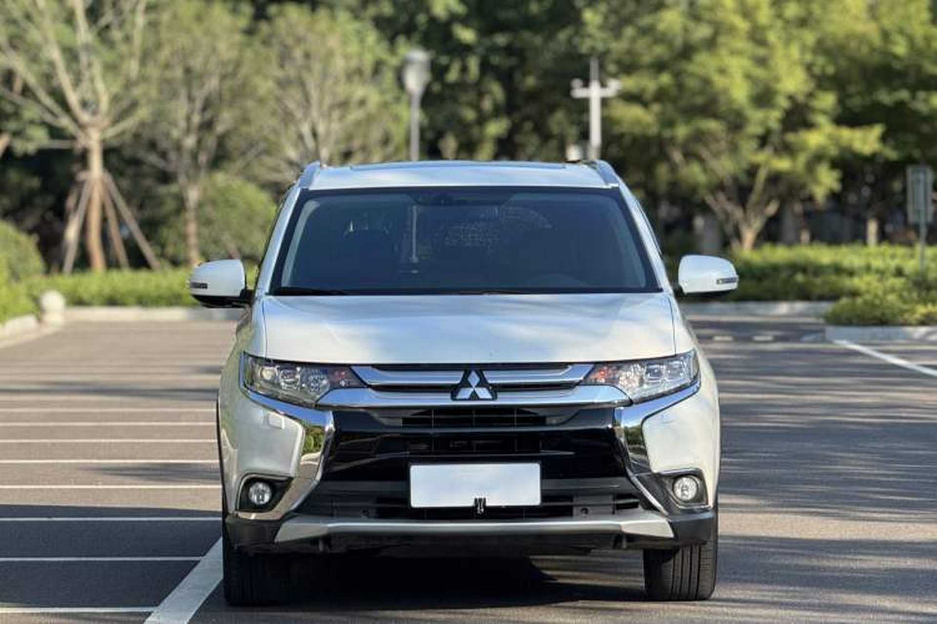 Used Mitsubishi Outlander 2016 2.4L 4x4 Elite Edition 5 Seats Exterior 2
