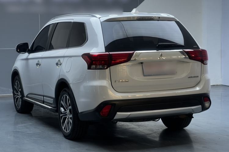 Used Mitsubishi Outlander 2016 2.4L 4x4 Elite Edition 5 Seats Exterior 2