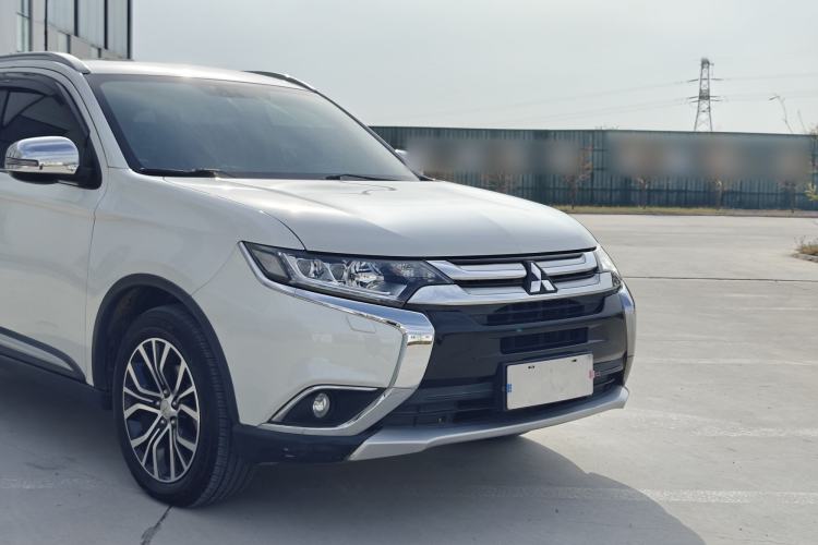 Used Mitsubishi Outlander 2016 2.4L 4x4 Elite Edition 5 Seats Exterior 2