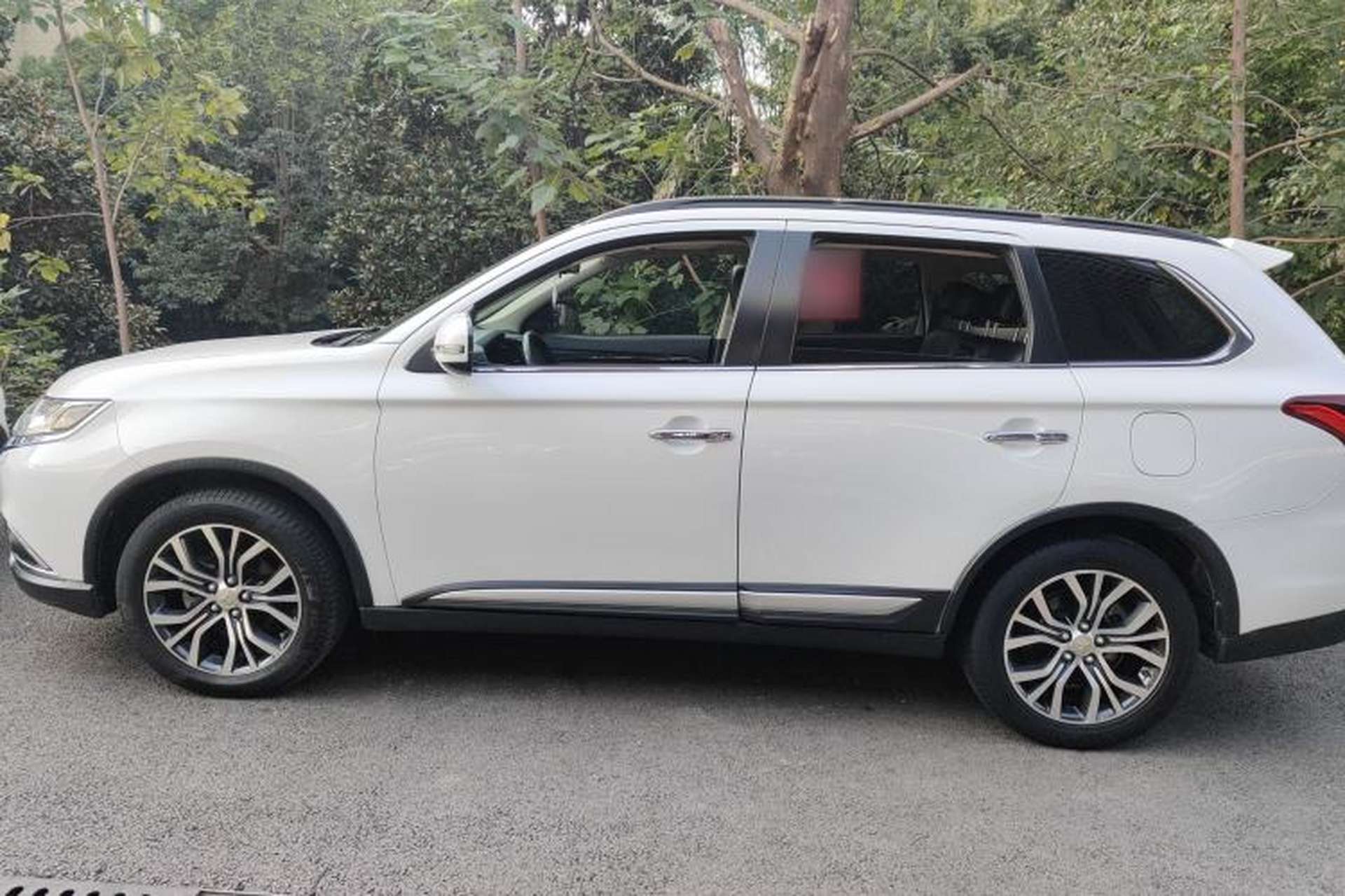 Used Mitsubishi Outlander 2016 2.4L 4x4 Luxury Edition 7-Seater Exterior 3