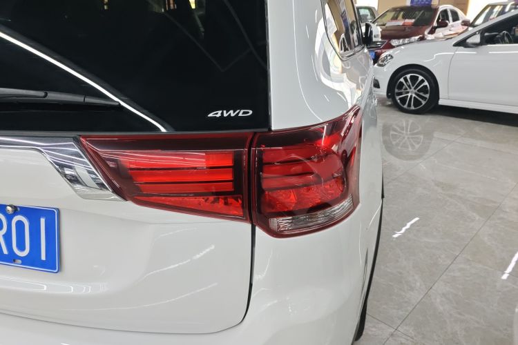 Used Mitsubishi Outlander 2016 2.4L 4x4 Elite Edition 7-Seater Exterior 3