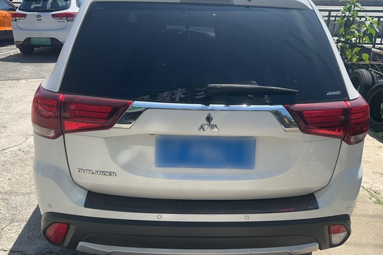 Used Mitsubishi Outlander 2016 2.4L 4x4 Elite Edition 5 Seats Exterior 4