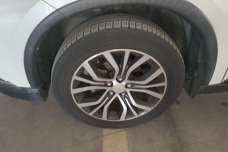 Used Mitsubishi Outlander 2016 2.4L 4x4 Luxury Edition 7-Seater Exterior 4