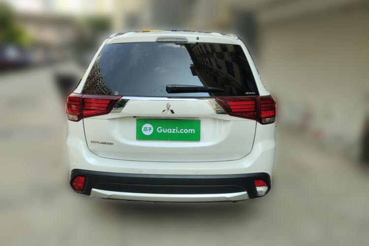 Used Mitsubishi Outlander 2016 2.4L 4x4 Elite Edition 5 Seats Exterior 4