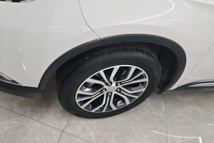 Used Mitsubishi Outlander 2016 2.4L 4x4 Elite Edition 7-Seater Exterior 4