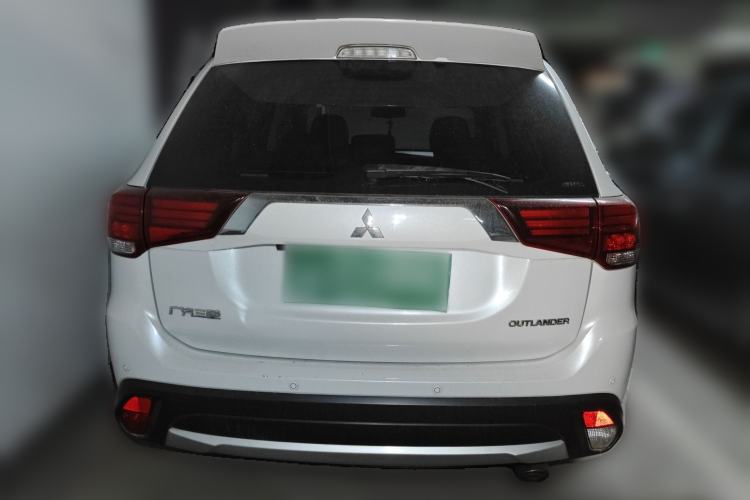 Used Mitsubishi Outlander 2016 2.4L 4x4 Luxury Edition 7-Seater Exterior 4