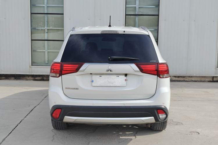 Used Mitsubishi Outlander 2016 2.4L 4x4 Elite Edition 5 Seats Exterior 4