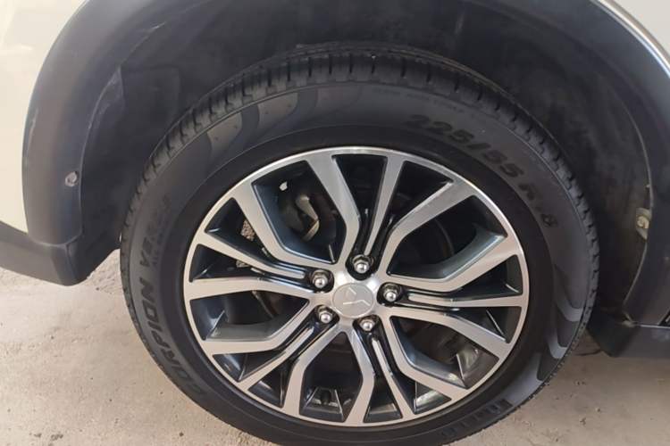 Used Mitsubishi Outlander 2016 2.4L 4x4 Elite Edition 7-Seater Exterior 5