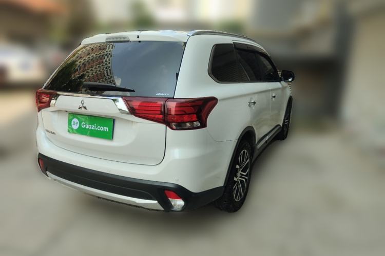 Used Mitsubishi Outlander 2016 2.4L 4x4 Elite Edition 5 Seats Exterior 5