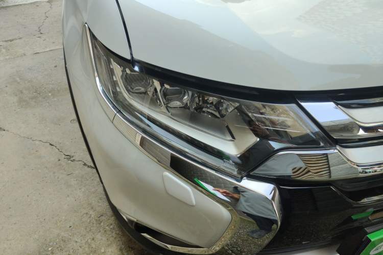 Used Mitsubishi Outlander 2016 2.4L 4x4 Elite Edition 5 Seats Exterior 6