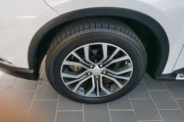 Used Mitsubishi Outlander 2016 2.4L 4x4 Elite Edition 7-Seater Exterior 7