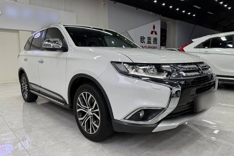 Used Mitsubishi Outlander 2016 2.4L 4x4 Elite Edition 7-Seater Exterior 7