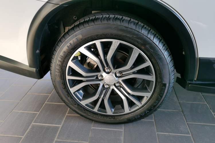 Used Mitsubishi Outlander 2016 2.4L 4x4 Elite Edition 7-Seater Exterior 8