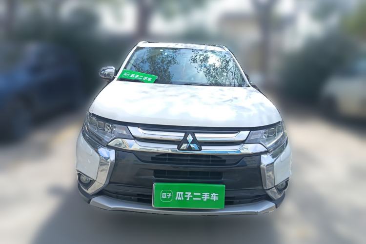 Used Mitsubishi Outlander 2016 2.4L 4x4 Elite Edition 7-Seater Front