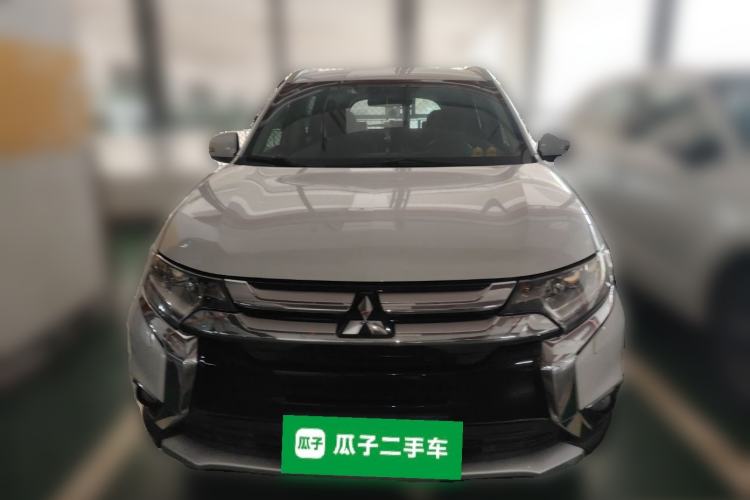 Used Mitsubishi Outlander 2016 2.4L 4x4 Luxury Edition 7-Seater Front