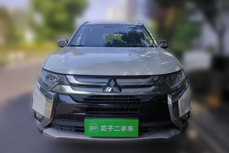 Used Mitsubishi Outlander 2016 2.4L 4x4 Elite Edition 7-Seater Front