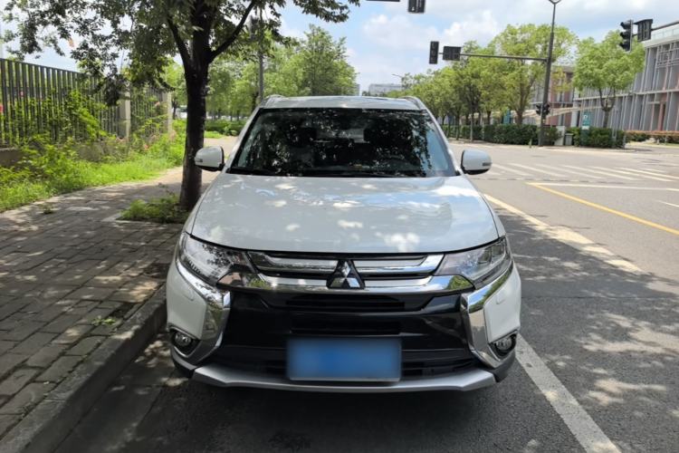 Used Mitsubishi Outlander 2016 2.4L 4x4 Elite Edition 5 Seats Front