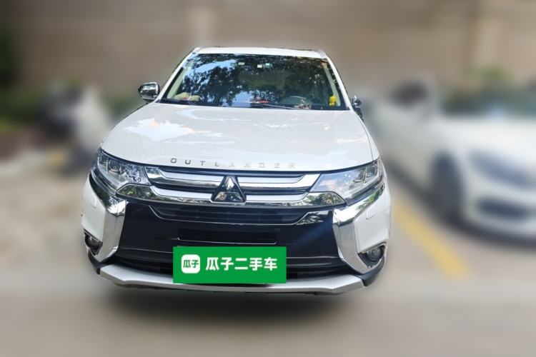 Used Mitsubishi Outlander 2016 2.4L 4x4 Elite Edition 7-Seater Front
