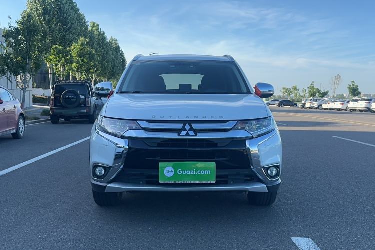 Used Mitsubishi Outlander 2016 2.4L 4x4 Elite Edition 7-Seater Front