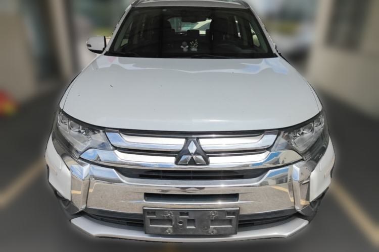 Used Mitsubishi Outlander 2016 2.4L 4x4 Luxury Edition 7-Seater Front