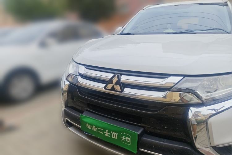 Used Mitsubishi Outlander 2016 2.0L Two-Wheel Drive Fashion Edition 5 Seats Front