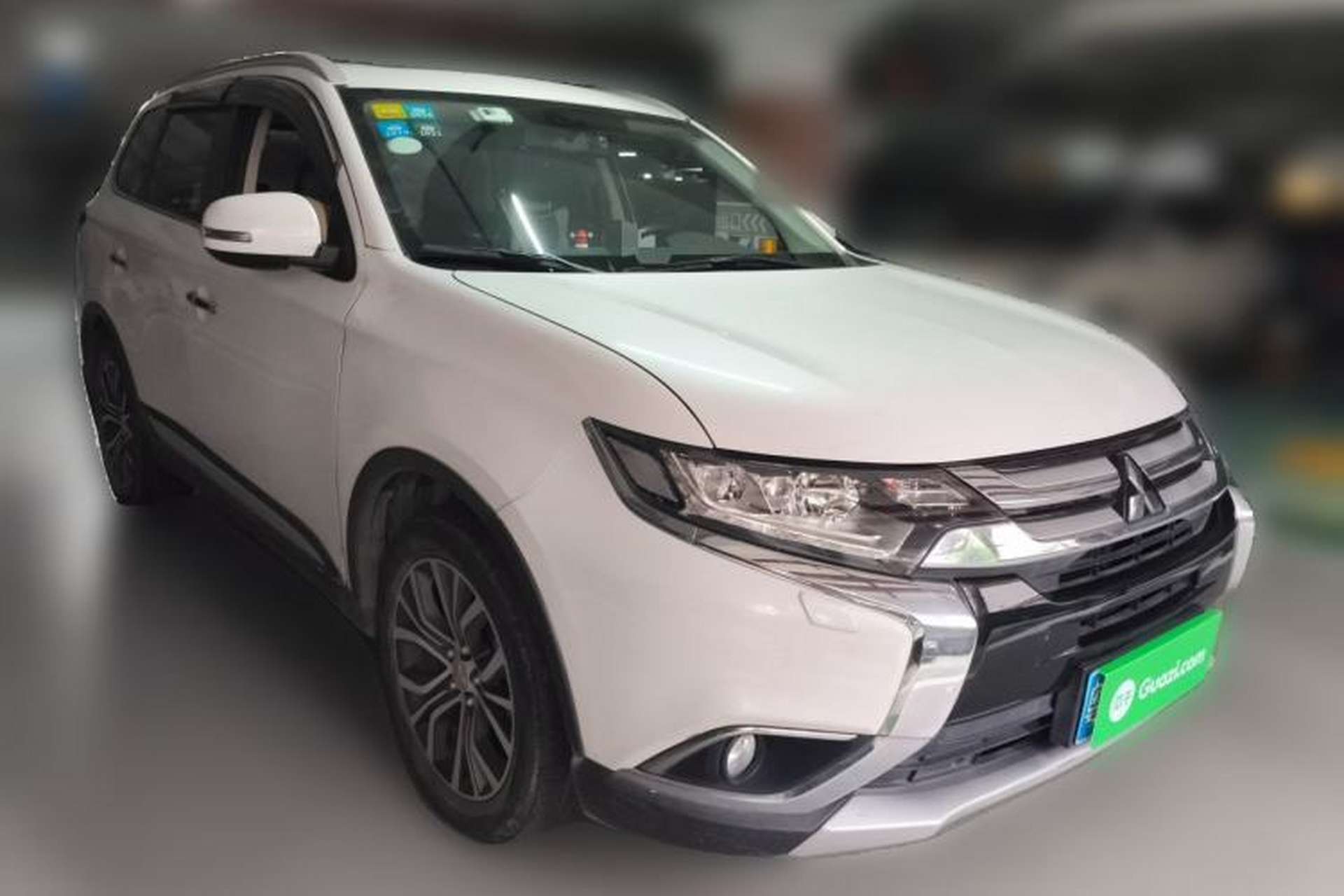 Used Mitsubishi Outlander 2016 2.4L 4x4 Elite Edition 5 Seats Front Right 45 Deg