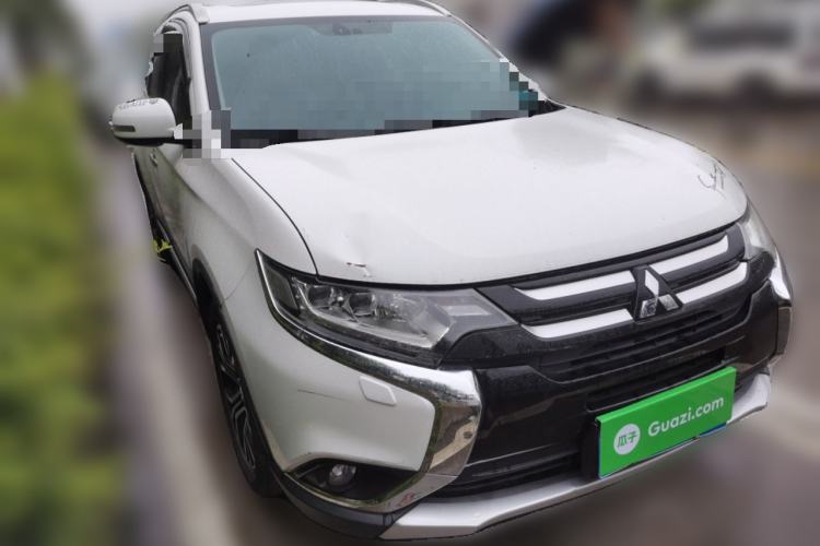 Used Mitsubishi Outlander 2016 2.4L 4x4 Elite Edition 5 Seats Front Right 45 Deg