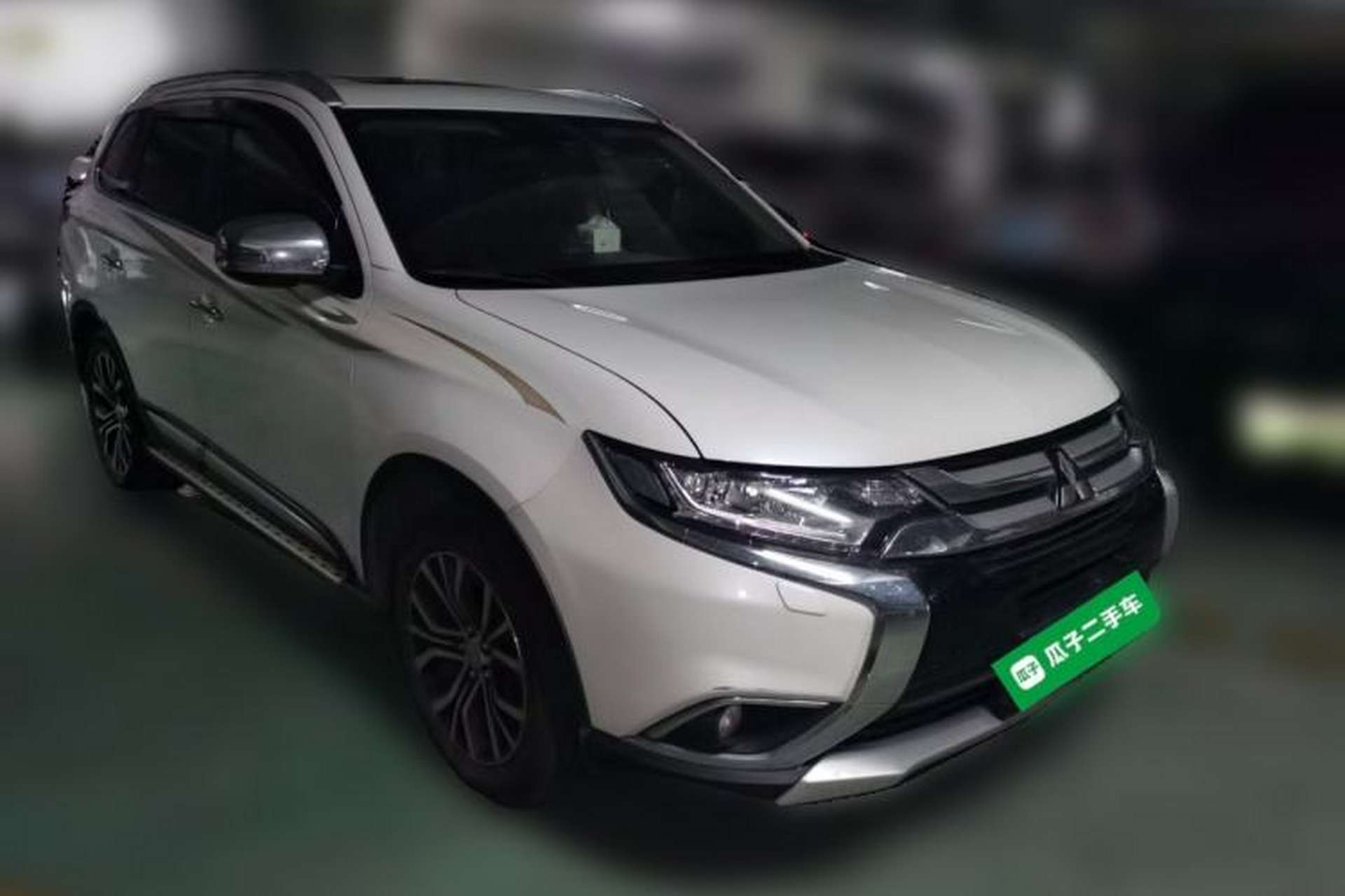 Used Mitsubishi Outlander 2016 2.4L 4x4 Elite Edition 5 Seats Front Right 45 Deg