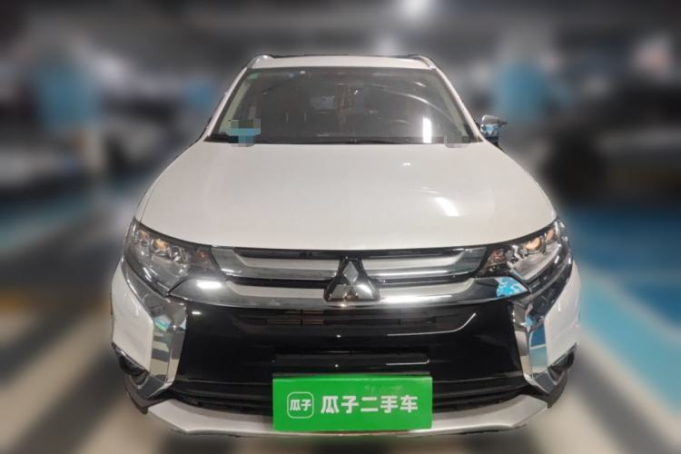 Used Mitsubishi Outlander 2016 2.4L 4x4 Elite Edition 7-Seater Front
