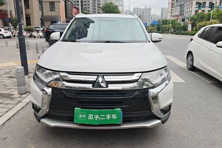 Used Mitsubishi Outlander 2016 2.4L 4x4 Elite Edition 5 Seats Front
