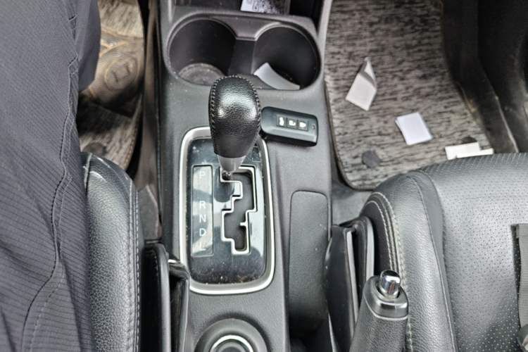Used Mitsubishi Outlander 2016 2.4L 4x4 Elite Edition 5 Seats Gear Lever