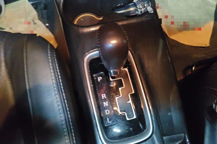 Used Mitsubishi Outlander 2016 2.4L 4x4 Luxury Edition 7-Seater Gear Lever