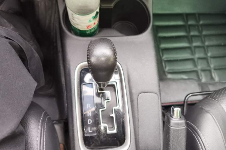 Used Mitsubishi Outlander 2016 2.4L 4x4 Elite Edition 5 Seats Gear Lever