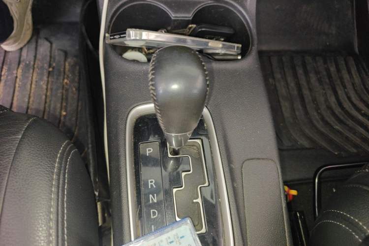 Used Mitsubishi Outlander 2016 2.4L 4x4 Elite Edition 5 Seats Gear Lever